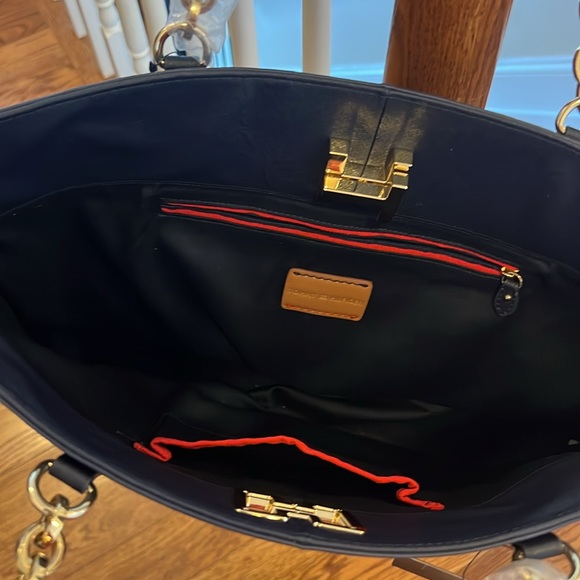 NWT Tommy Hilfiger genuine leather Navy blue tote w/gold hardware. - Picture 4 of 7
